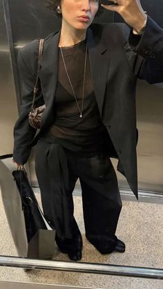 Black Outfit Aesthetic, Classic Chic Outfits, Mode Ootd, Fashion Victim, Winter Fits, Fashion Fits, Mode Streetwear, Professional Outfits