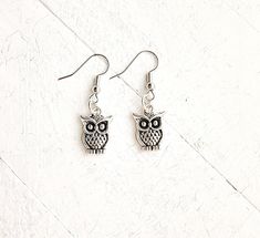 These super cute silver owl earrings are a much have they are Danity enough to be worn all day and dangle just the right amount! These make a great gift for anyone who loves owls! Just add to cart! Owl Earrings Diy, Owl Ears, Earring Inspo, Owl Earrings, Silver Owl, Owl Jewelry, Owl Lovers, Clothes Shopping, Girls Earrings