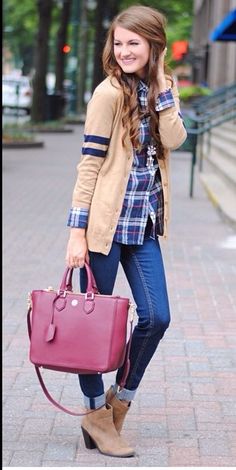 Preppy Southern Curls And Pearls, Varsity Sweater, Flannel Women, Casual Work Outfits, Fall Fashion Outfits, Fall Looks, Fall Winter Outfits, Work Casual