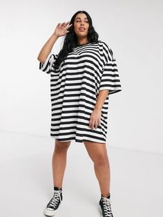 Elevate your summer wardrobe with our Plus Size Black Striped Drop Shoulder Tunic Dress, designed for effortless style and comfort. This elegant dress features a classic black and white striped pattern with a relaxed, drop shoulder design that offers a laid-back yet chic look. The half sleeves and loose fit provide ample room for movement, making it perfect for warm weather. Crafted from soft, breathable fabric, this tunic dress ensures you stay cool and comfortable all day, whether you’re running errands or enjoying a leisurely day out.Available in a range of sizes, this dress is tailored to flatter various body types, offering a stylish and relaxed silhouette. Its versatile design makes it easy to dress up with accessories or keep it casual with sandals or sneakers. The simple yet sophis Plus Size Casual Summer Outfits, Baggy Dresses, Casual Summer Outfits For Women, Oversized T Shirt Dress, Striped T Shirt Dress, Curvy Model, Shirt Dress Casual, Shift Dress Black, Moda Plus Size