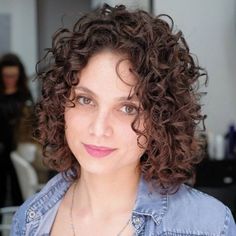 Brown Curly Bob Blonde Balayage Bob, Short Permed Hair, Bob Haircut Curly, Wavy Bob Hairstyles, Short Curly Haircuts, Short Curly Bob, Naturally Curly Bob, Haircuts For Curly Hair, Curly Bob Hairstyles