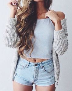 #street #style denim shorts @wachabuy Cute Outfits For Hot Weather, Basic Casual Outfits, Outfits For Hot Weather, Story Challenge, Holly Williams, College Stuff, Knitted Cape, Outfit Goals