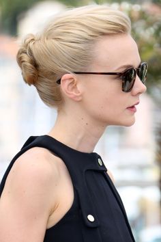 Carey Mulligan Red Carpet Hair And Hairstyles - Pixie Crop (Vogue.co.uk) Chignon Bun, Red Carpet Hair, Blonde Woman, Forever Young, Beauty Inspiration