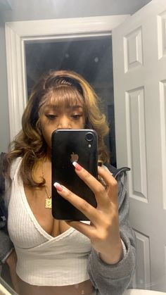 Honey blonde wig with bangs Honey Blond Wigs Black Women, Colored Wigs With Bangs For Black Women, Colored Wig With Bangs, Honey Blonde Wig With Bangs, Blonde Sew In With Bangs, Honey Blonde Bangs Black Women, Honey Blonde Hair Bangs, Curly Bangs Wig, Swoop Bangs Short Hair