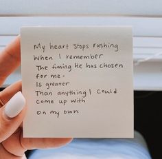 someone is holding up a note that says, my heart stops rushing when i remember the thing he has chosen for me