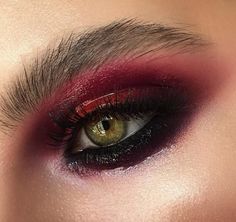 @apropomakeup red glossy eyes Hippie Makeup, Glossy Eyes, Beautiful Eye Makeup, Goth Makeup, Kesha, Kiss Makeup, Beauty Eyes