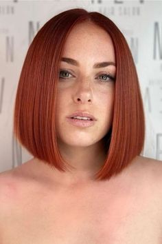 blunt bob hairstyle trend 2024 Sleek Bob Hairstyles, Vegan Hair Dye, Hair Ritual, Classic Bob Haircut, Angled Bobs, Best Bob Haircuts, Awesome Hair, Inverted Bob, Classic Hairstyles