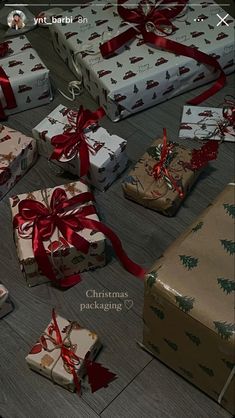 many wrapped presents sitting on the floor next to each other