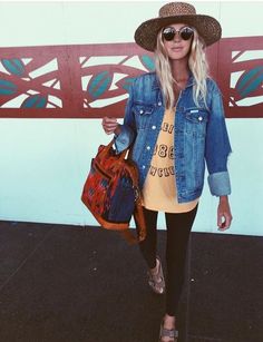 All-denim everything is where it's at for spring and summer | http://www.hercampus.com/school/siena/how-rock-90s-inspired-siena-fest-outfits Mom Fits, Travel Outfit Plane, Everyday Fits, Fest Outfits, Outfit Jeans, Claudia Schiffer, 90s Inspired