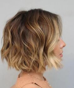 Short Hairstyles With Highlights, Hairstyles With Highlights, Short Blue Hair, Short Brunette Hair, Edgy Short Haircuts, Short Wavy Haircuts, Short Hair Highlights, Chic Short Hair, Hair Highlights And Lowlights