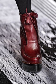 Dona Karan, Chic Fall Fashion, Dr Shoes, Fabulous Shoes, Crazy Shoes, Shoe Obsession, Shoe Lover, Beautiful Shoes, Cute Shoes