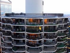 an apartment building with many balconies on the top floor and lots of windows