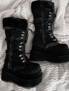 Fuzzy Demonia Boots, Winter Boot Aesthetic, Bear 202 Demonia, Demonia Shoes Aesthetic, Aesthetic Winter Boots, Black Demonia Boots, Demonia Bear 202, Demonia Boots Aesthetic, Demonia Shoes Outfit