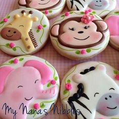 there are many decorated cookies with animals on them