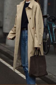 Fashion2024 Trends, Summer2024 Outfits, Brown Loafers Outfit Women, Mode Casual, Sweater White, Coat Outfits, Autumn Outfit, 가을 패션