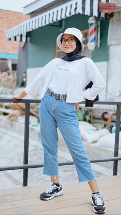 Denim Outfit Hijab, Model Hijab, Casual Ootd, Hijab Ootd, Fashion Hijab, Hijabi Outfits, Outfit Hijab, Hijab Fashion Inspiration