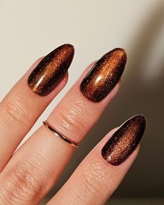 espresso velvet nails, are we liking brown for spring/summer? swipe for the vid! 🤎🌞 Ft. @gelcare.official Jelly Brown @dndgel Ember Enchantress 10 #magnetic #velvetnails #espresso #spring #cateyenails #pressons #grunge #retro #pinterestnails #90s #sodaonmylips #grungecore #velvetdynasty #torontonails #nailinspo #gelpolish #inbeautmag #nailstagram #springnails #brown #gelnails #brownnails #2024nails #ongles #uñas #gold #aesthetic Browns. Easy Velvet nails. Espresso. Press on nails. Magnet... November Simple Nails, Brown Nail Chrome, Velvet Brown Nails, Brown Sparkle Nails, Bronze Nails, Mocha Mousse, Color For Nails, Velvet Nails, November Nails