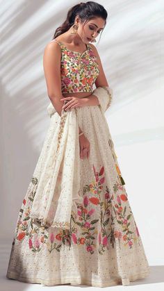 Outfit Pengantin India, Indian Outfits Lehenga, Wedding Lehenga Designs, Lehenga Designs Simple, Traditional Indian Dress, Indian Dresses Traditional, Traditional Indian Outfits