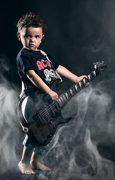 Best Guitar Players, Rock & Roll, Guitar Photos, Cool Baby, Cool Poses, Music Photo, Music For Kids, Guitar Player, Rock N