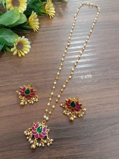 Lotus Pendant Gold Indian, Simple Necklace Designs, Simple Jewellery, Indian Wedding Jewelry Sets, Gold Earrings Models, Modern Gold Jewelry, Pearl Jewelry Design