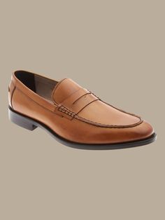 Soft Italian leather upper.  Padded insoles provide comfort, arch support and shock absorption in the heel and toe pads.  Rubber outsole.  Whole and half sizes. Leather Loafers, Arch Support, Italian Leather, Sale Items, Banana Republic, Leather Upper, Arch, Loafers, Heels