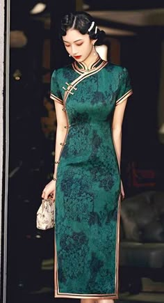 Green Qipao, Cheongsam Dress Long, Green Cheongsam, Traditional Qipao, Mandarin Collar Dress, Chinese Cheongsam