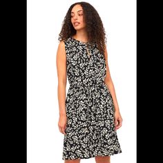 Short, Sleeveless Dress In Crped Jersey. Small Inventing At Front With Button At Neckline, Double-Layered, Gathered Yoke At Shoulders And Back, And Seam At Waist Narrow, Removable Your Belt. White Patterned Dress, Short Sleeveless Dress, Black White Pattern, Patterned Dress, H M Dresses, Hm Dress, Dresses Black, White Patterns, Dress Patterns