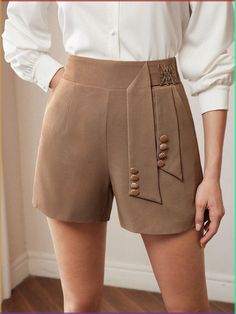 Fall outfits with boots | ankle boots outfits | booties | fall jeans | petite style Outfits With Boots Ankle, Short Elegantes, Turtleneck Layering, Business Shorts, Curly Hair Care Routine, Formal Shorts