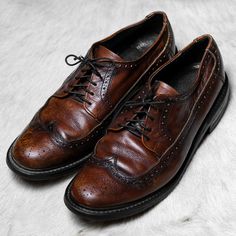 Vintage Leather Brogue Derby Shoes SIZE US8.5   Heel : 2.6cm Find us IG :  ban_secondhand_goods Thank you for checking us out :) Swedish Army, Brogues Men, Leather Brogues, Wax Jackets, Hunting Shirts, Mens Oxfords, Shoulder Messenger Bag, Derby Shoes, Vintage Leather