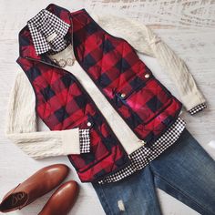 Christmas Outfit Ideas For Women Casual, Casual Christmas Outfits For Women, Christmas Clothes, Jeans Shoes, Plaid Outfits, Plaid Vest, Christmas Outfits