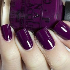 In love with this color, it is spectacular. I would paint them this color for my wedding, with a design on my ring finger. Unghie Nail Art, Purple Nail, Her Nails, Nails Polish, Casino Royale, Get Nails, I Love Nails, Skyfall, Opi Nails