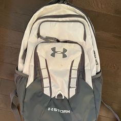 Under Armour Backpack, Cinch Sack, Backpack Essentials, Aesthetic Backpack, Inside My Bag, Orange Backpacks, Hello Kitty Themes, White Backpack, Grey Backpacks