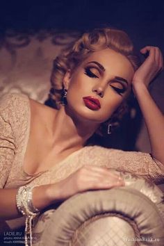 [ vintage / makeup / fashion / beauty / style ] Old Hollywood Glam, Pin Up Outfits, Foto Tips, Glamour Makeup, Vintage Glam, Hollywood Glam, Old Hollywood Glamour