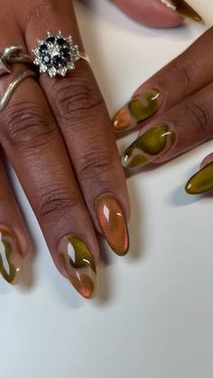 Marina Mansour on Instagram: "masterpiece cat eye camo by @seisaikobo 💅🏽 #nails #cateyenails" Cat Eye With Design Nails, Mexico Nails Vacations, Quartz Nail Art, Cateyes Nails Design, Cat Eye Effect Nails, Mosaic Nails, Cats Eye Nails, Maximalist Nails, Cat Eye Nail Art