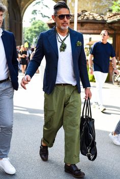 Men Dress Outfits, Boho Men Style, Older Mens Fashion, Italian Fashion Street, Mode Hippie, Boho Men, Mens Fashion Casual Outfits, Streetwear Men Outfits, Mens Casual Outfits