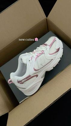 Cute Sneakers Aesthetic, Marketing Ideas Social Media, Custome Ideas, Social Media Marketing Ideas, Social Media Ideas, Pretty Sneakers, Social Media Marketing Tips, Social Media Marketing Strategy, Sneaker Trend