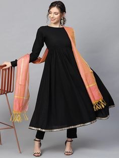 Plain Salwar Suit Designs, Plain Salwar Suit, Black Kurta Set, Plain Kurti Designs, Black Kurti, Black Plain Dress, Black Kurta