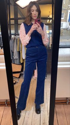 Winter Street Style 2020, Outfit Mom Jeans, Old School Outfits, Mom Jeans Outfit Winter, Alexa Chung Style, Mom Jeans Outfit, Outfit Formulas, Alexa Chung