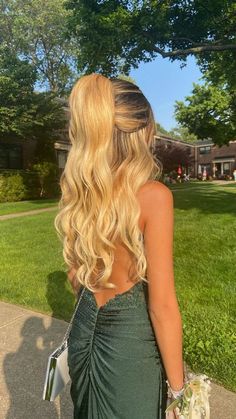 2024 Prom Hairstyles: Top Picks for Long, Medium, and Short Hair Green Long Prom Dress, Grad Hairstyles, Barbie Hairstyle, Formal Hairstyles For Long Hair, Ball Hairstyles, Hoco Hairstyles, Elegant Prom