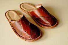 Men's Slippers | Comfy Indoor Outdoor Shoes |Natural Leather| High-quality Handmade Home Shoes| Craft Boots| Gift for him| Slip on Mules Welcome to our collection of men's leather slippers, where comfort meets luxury! Our handmade slippers are designed to provide you with the ultimate combination of style, comfort, and durability. Our leather slippers are crafted using the highest quality materials, ensuring they are long-lasting and provide the ultimate comfort. The leather is soft and supple, Brown Leather Plain Toe Slippers, Brown Slippers With Rubber Sole And Plain Toe, Comfortable Leather Slippers, Brown Slippers With Rubber Sole And Round Toe, Outdoor Leather Slippers With Rubber Sole, Outdoor Brown Slippers With Leather Footbed, Casual Brown Slippers With Leather Lining, Outdoor Leather Slippers With Leather Sole, Homemade Shoes