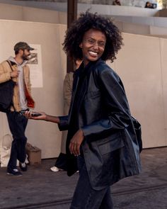 It’s that time of year again! The who’s-who of Australia’s style set have descended on Sydney’s Carriageworks and #AustralianFashionWeek is officially underway. At the link in bio, catch all the best #AFW street style, as chosen by ELLE Australia editors. Photographer: Glen Michael Edwards / @glenmichael