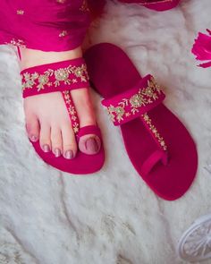 Rani is a traditional Kolhapuri intricated with high quality handwork enriched with jewels and dubka work making your look more desi and stylish and endorse you in the event . . Order now your favourite Kolhapuri DM to order now . . High quality First grade Sheet Sole Highly comfortable Velvet Material All sizes available . . . #khussalovers #fashionshoes #pakistanfashion #elevora #elevorastore Heels Cinderella, Traditional Sandals, Fancy Sandals, Pretty Sandals, Crystal Heels, Pics Ideas, Pakistan Fashion