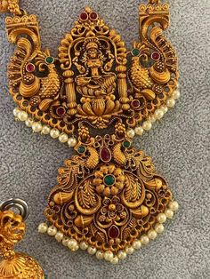 A beautiful necklace with gold-colored earrings with the wonderful Goddess Lakshmi Decorated with green and pink crystals and pearls. An unusual chain made of flowers and peacocks. Traditional Indian yumka earrings with flowers and earwires. Necklace 48 cm long, medallion 8 cm x 11 cm. Earrings 4.5 cm long, yumka diameter 2 cm. Gold Chandbali Jeweled Necklaces, Gold Jewelry Sets With Peacock Design For Festivals, Antique Gold Jeweled Jewelry For Weddings, Gold Jewelry With Peacock Design For Festivals, Gold Chandbali Necklaces With Peacock Design, Gold Jewelry With Peacock Design For Diwali, Gold Chandbali Necklace With Peacock Design, Gold Jeweled Bridal Necklace In Temple Jewelry Style, Gold Peacock Design Chandbali Jewelry