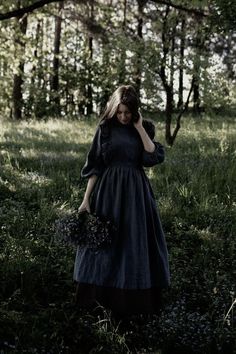 Moody Cottagecore Outfits, Fantasy Witch Outfit Aesthetic, Lightroom Dark Academia, Goth Cottagecore Aesthetic Outfits, Dark Earthy Aesthetic Outfits, Goth Cottagecore Outfits, Dark Ethereal Aesthetic Outfits, Cottage Witch Aesthetic Fashion, Forest Witch Aesthetic Fashion