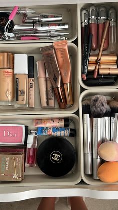 Make up, Charlotte tilbury, Chanel, Dior Dior Makeup Aesthetic, Makeup Eye Looks, Dior Makeup, Body Makeup