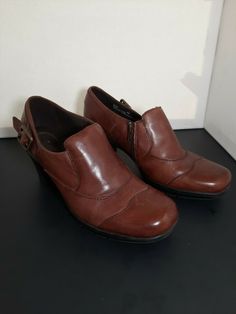 Clarks Bendables Womens Slip On Wedge heel Zipper Size 8 Bendables Brown Leather. New beautiful Clark's About 2" at longest wedge. Monk Strap, Wedge Heels, Men Dress, Dress Shoes Men, Oxford Shoes, Brown Leather, Dress Shoes, Wedges, Slip On