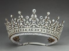 Queens Tiaras, Royal Crowns, Beautiful Tiaras, Royal Tiaras, Princess Elizabeth, Diamond Tiara, Royal Jewels, Queen Mary, Royal Jewelry