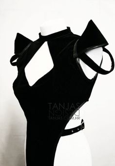 Edgy and  elegant luxury bustier made in extravagant and unique Tanjas design.  Made in black velvet, black leatherette or black lambskin leather - with ponty shoulders, and zipper on the back, lined with smooth sateen fabric. All our items are designer made and are handmade  patiently with accent to details. Design upgrades are possible by request. Size info: XS - bust  84-88 cm S - bust 88 -92 cm M - bust 92-96 cm L - bust 96-100 cm XL - bust 100-104 cm Pointy Shoulders Jacket, Goth High Fashion, Pointy Shoulders, Villain Clothing, Noir Fashion, Villain Outfits Female, Silhouette Mode, Fashion Silhouette, Witch Fashion