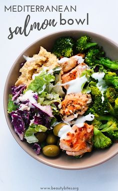 Mediterranean Salmon Bowl - Beauty Bites Low Carb Hummus, Mediterranean Salmon, Beauty Bites, Salmon Bowl, Healthy Salmon Recipes, Clean Eating Challenge, Clean Eating Recipes For Dinner, Healthy Salmon