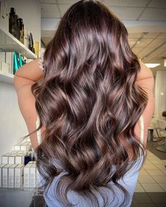 Light Chocolate and Strawberry Hair Chocolate Brown Hair With Caramel, Medium Blonde Highlights, Chocolate Brown Hair Ideas, Brown Hair With Caramel, Lob Haircut Layered, Chocolate Blonde, Brown Hair Ideas, Easy Hair Color, Dark Chocolate Hair